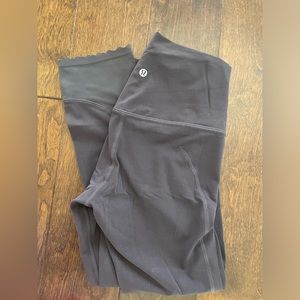 Lululemon Aligns cropped